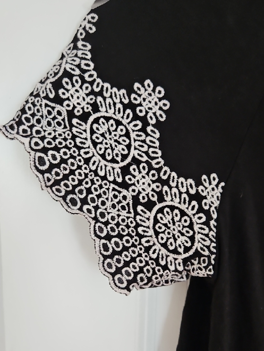 Adrianna Papell Black Scoop Neck Top - Picture 4 of 4